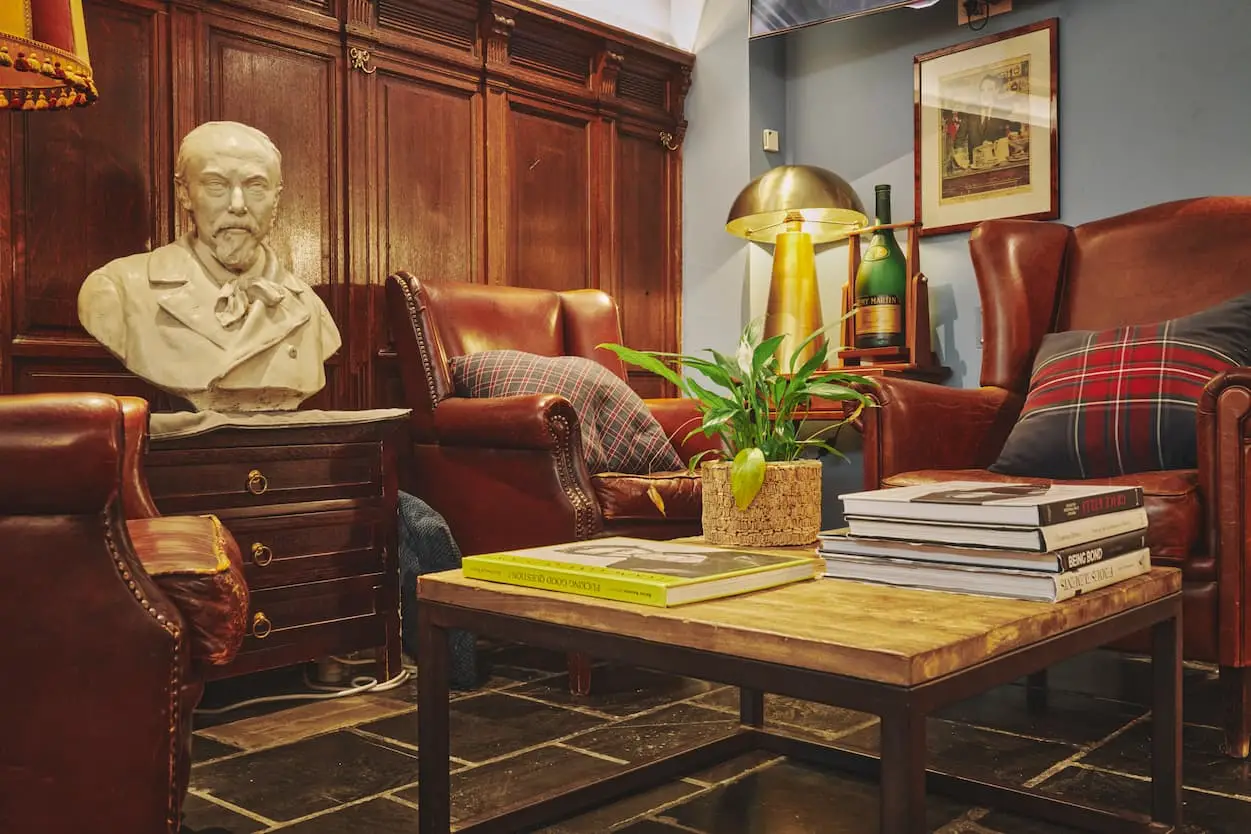 Period decoration and classic Brussels character at The Classic Private Rooms